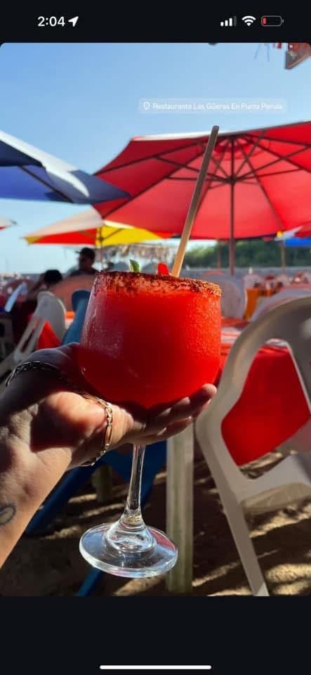 Coctel de mariscos en la playa